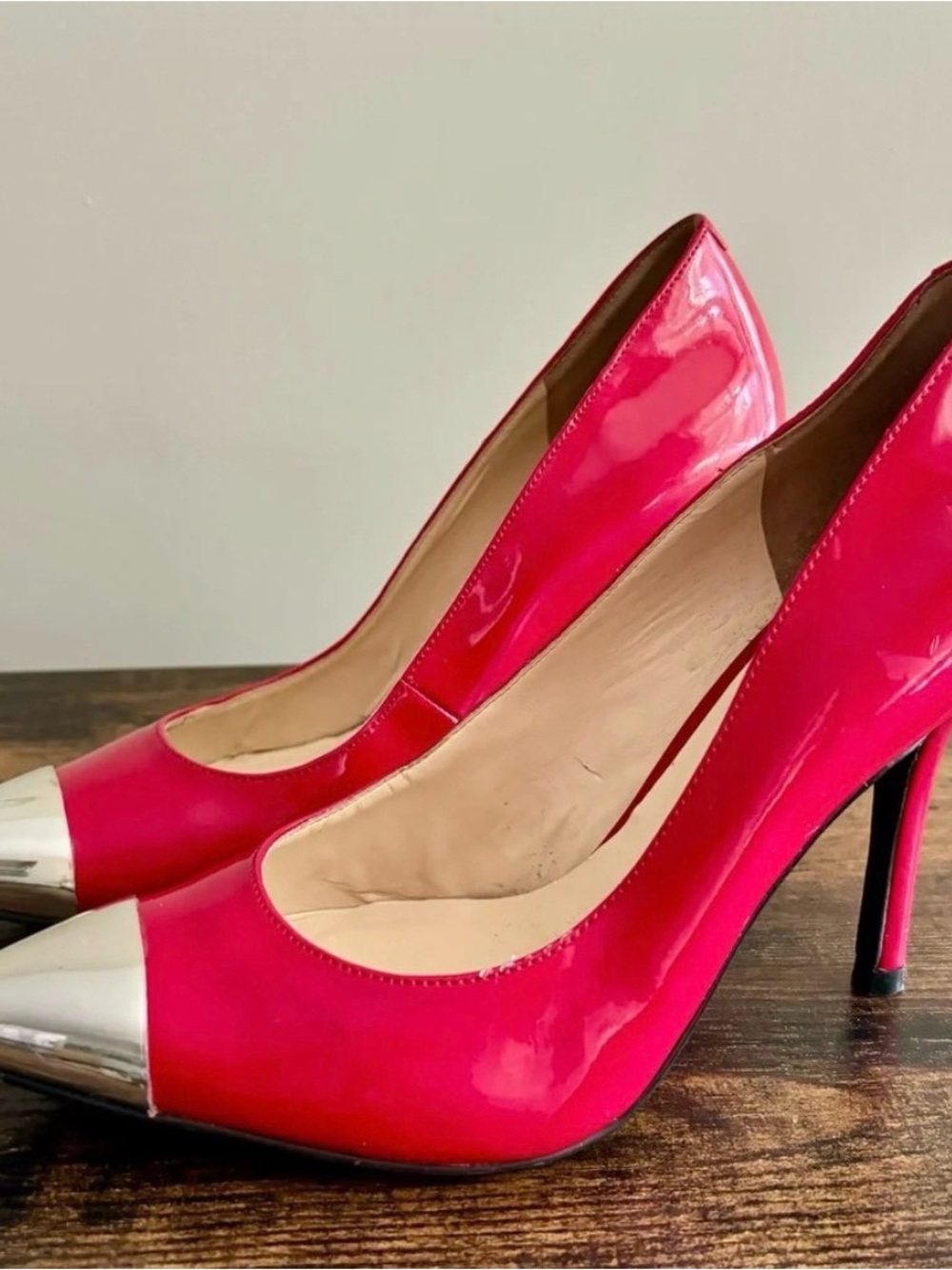 Guess| Red Patent Leather 3.5” Pumps with Gold Pointed Toe Size US  6.5